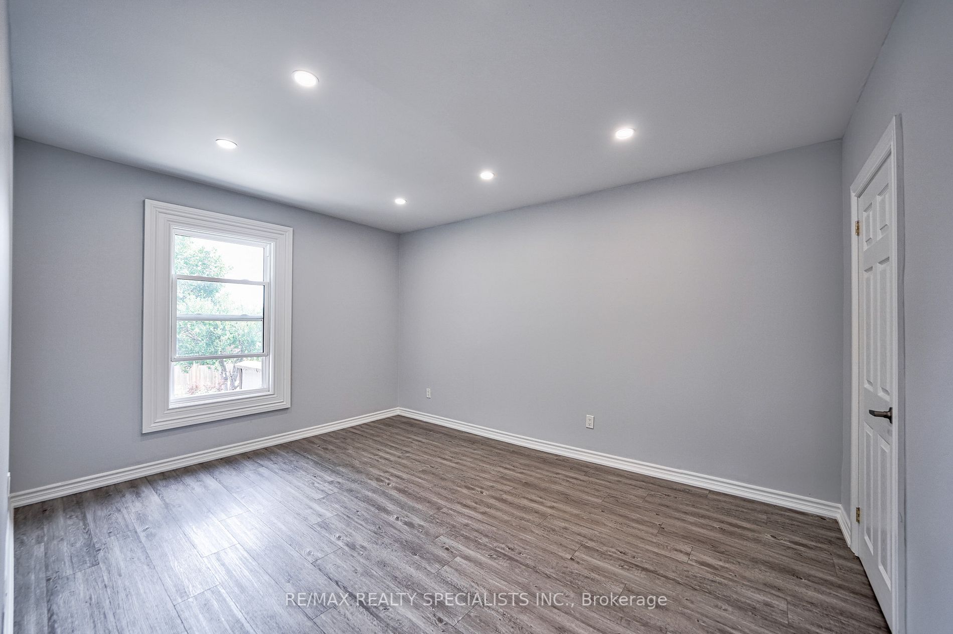 108 Victoria Ave N