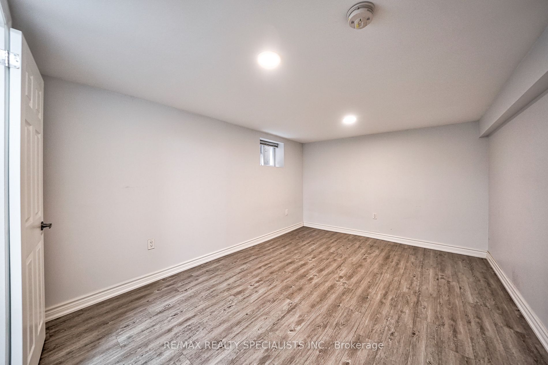 108 Victoria Ave N