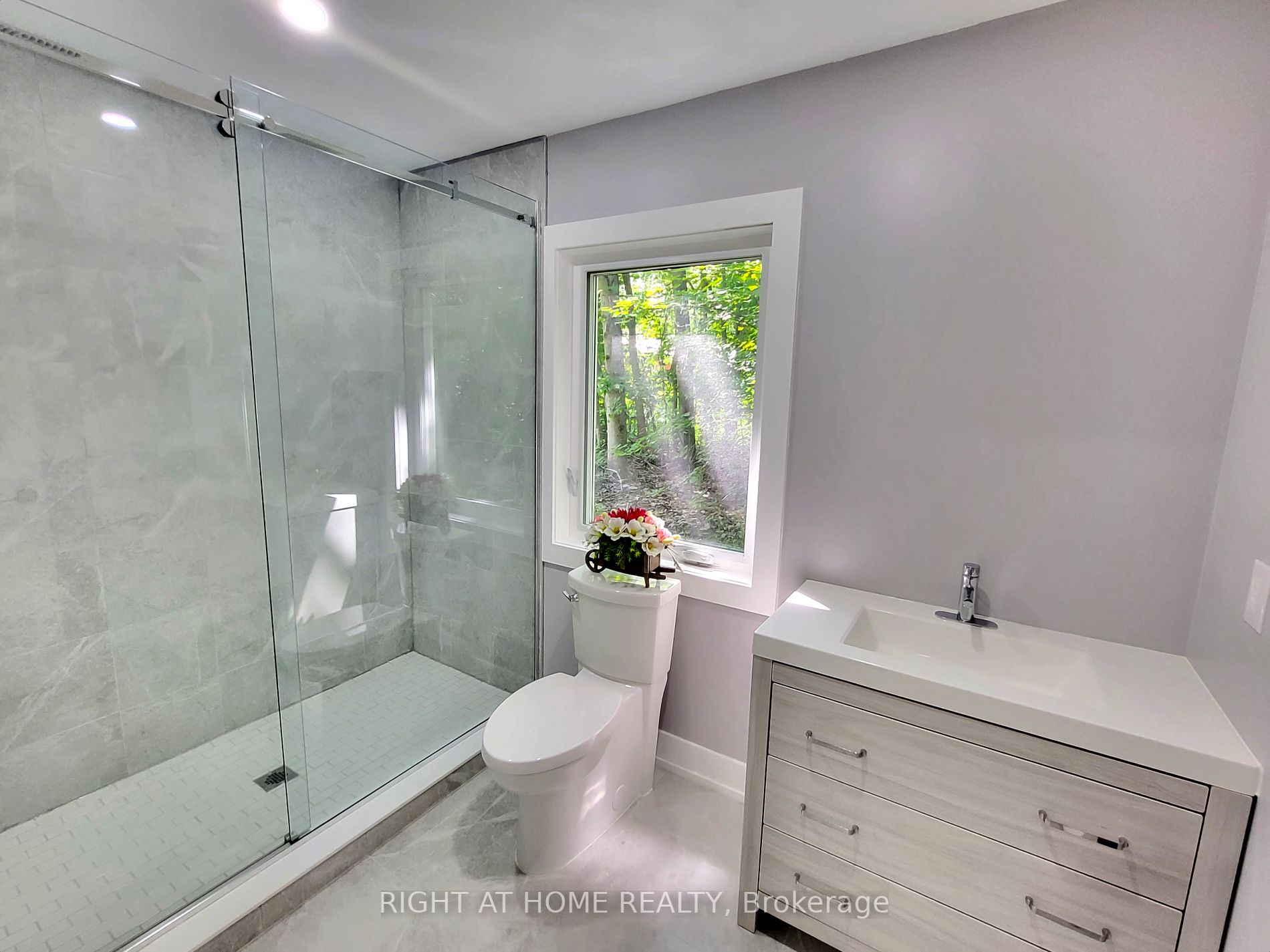 187 Lakeview Dr