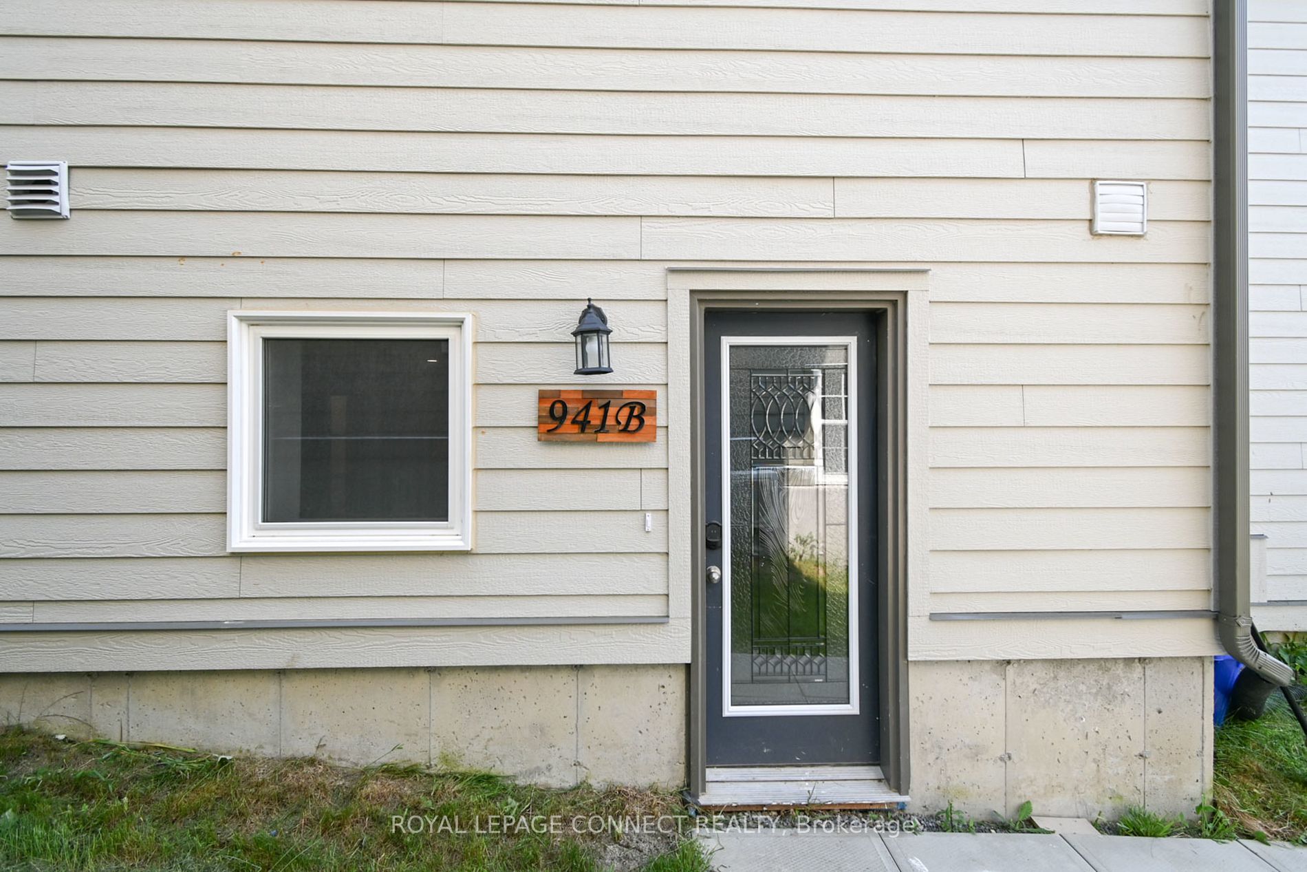 941 John Fairhurst Blvd S