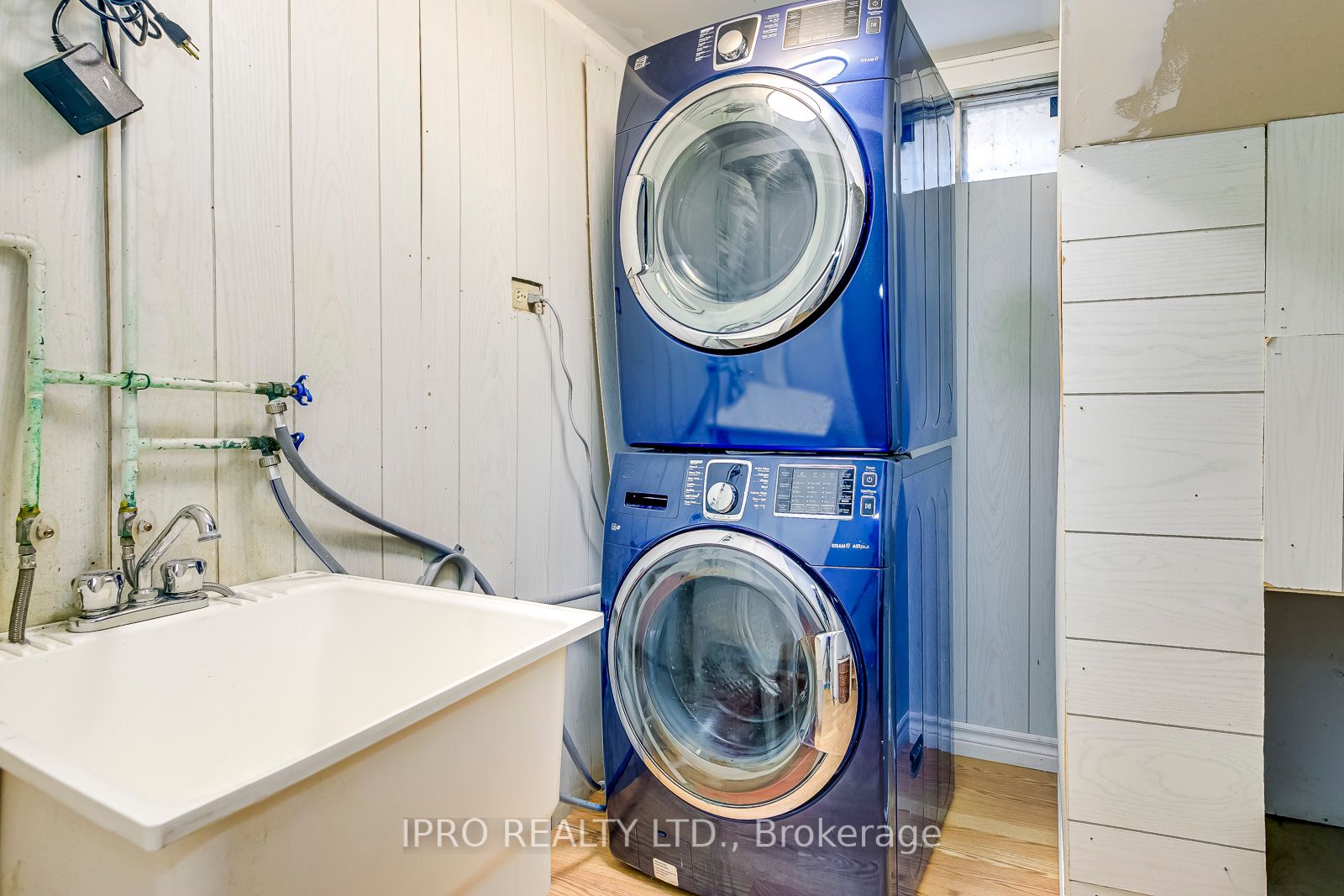 50 Merritt Cres