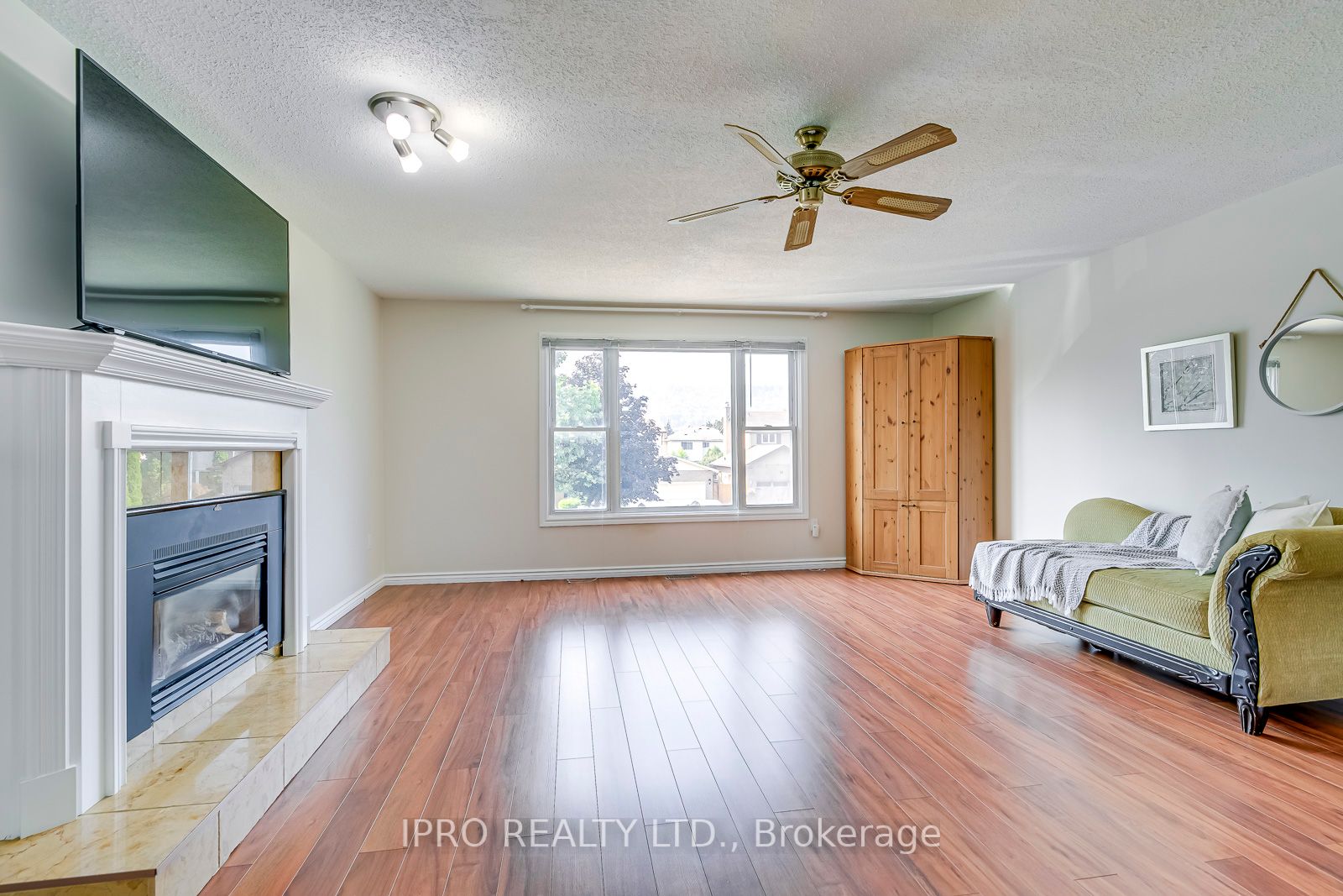50 Merritt Cres