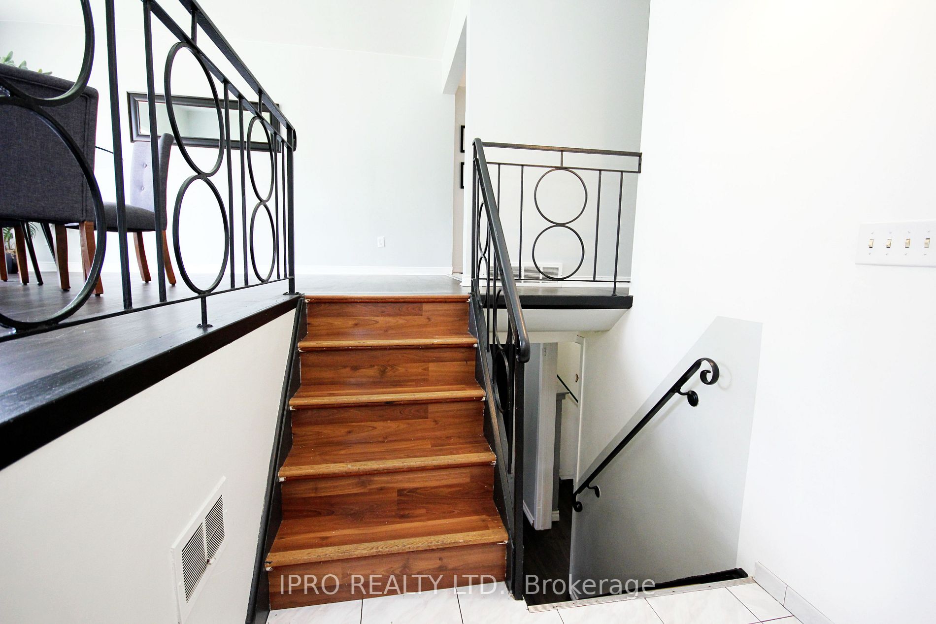 160 Luscombe St