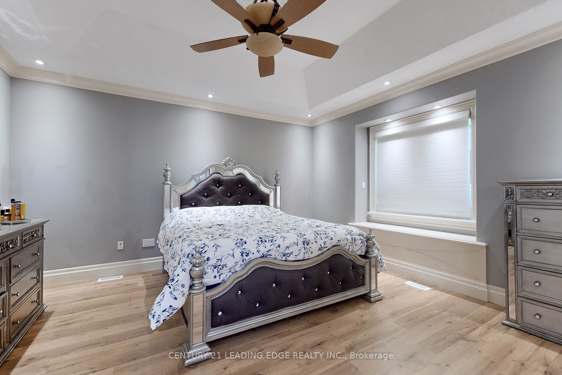 588 Simon Street W