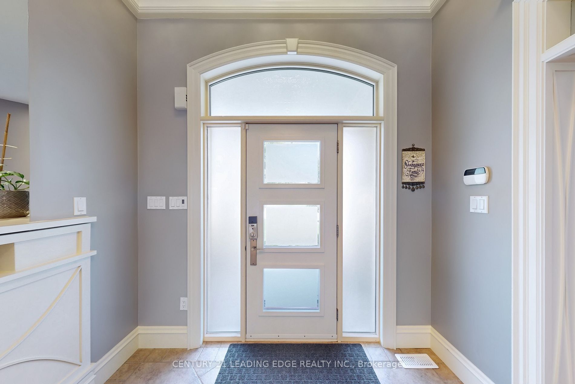 588 Simon Street W