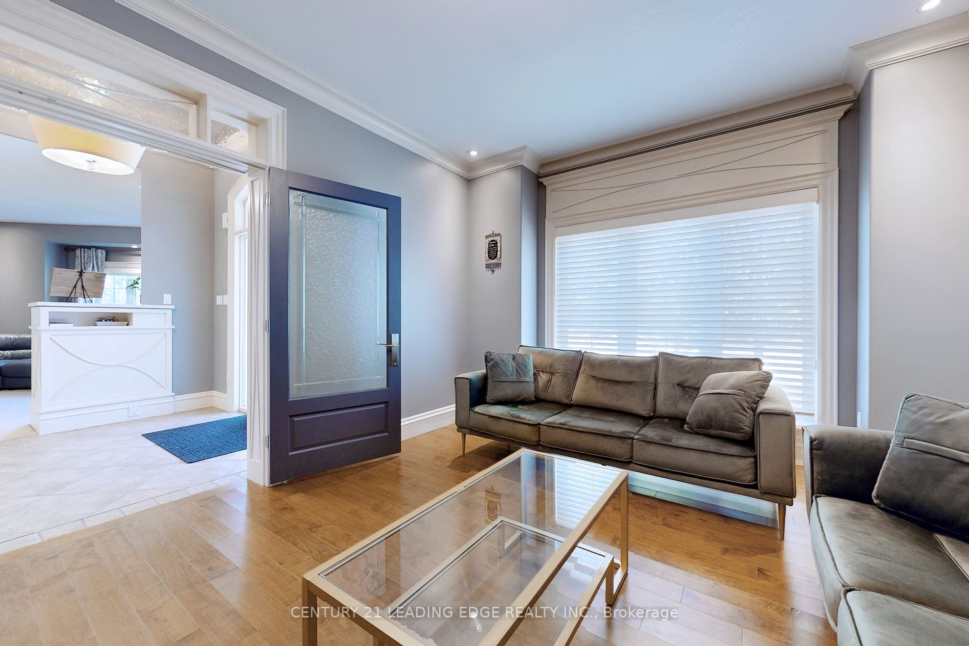 588 Simon Street W
