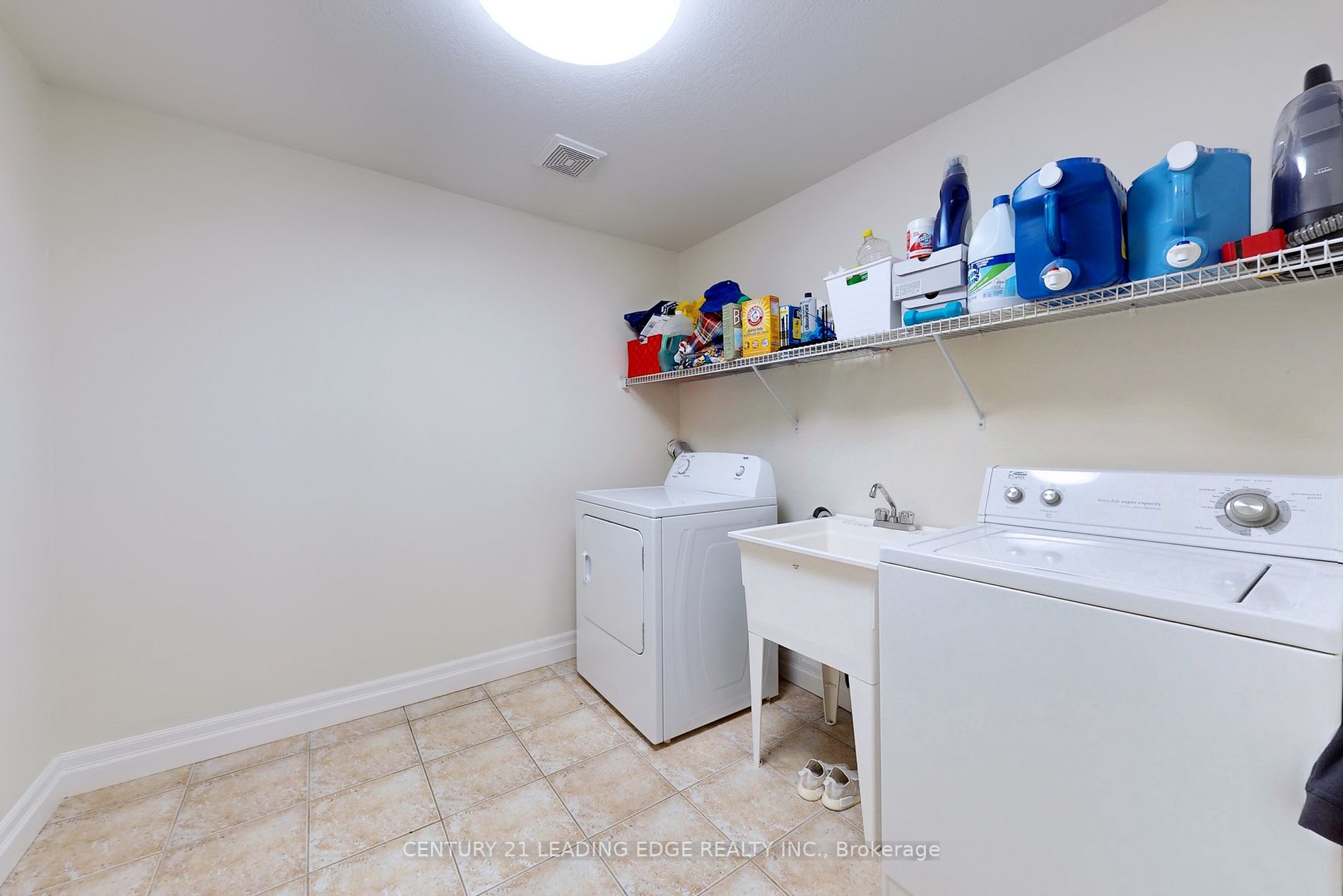 588 Simon Street W
