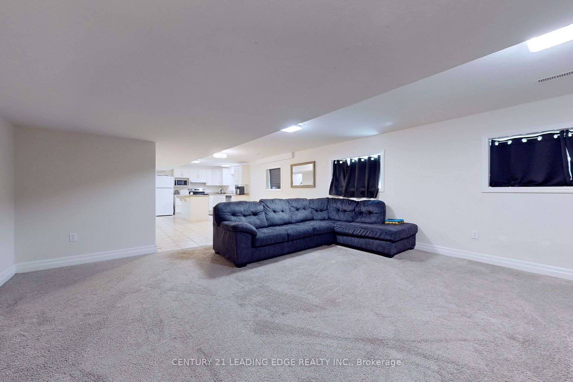 588 Simon Street W