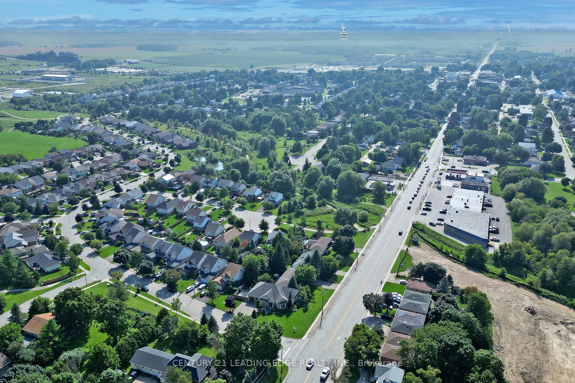588 Simon Street W