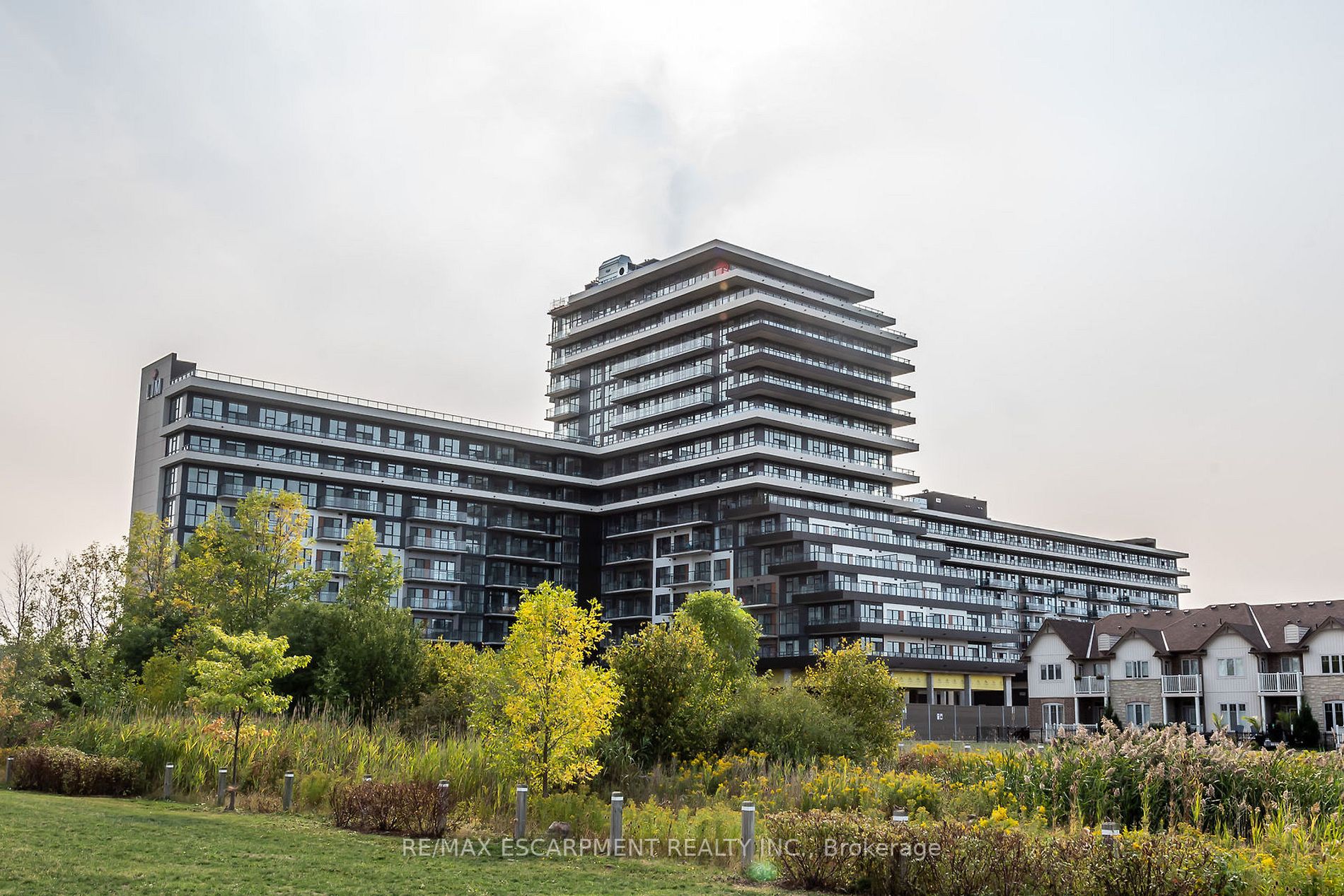 550 North Service Rd, #1302