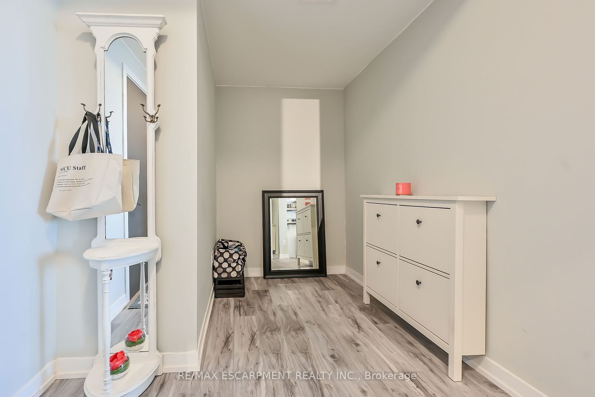 550 North Service Rd, #1302