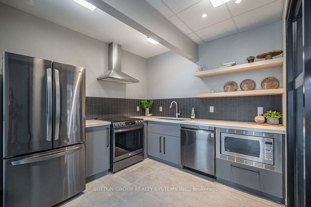108 Garment St, #404
