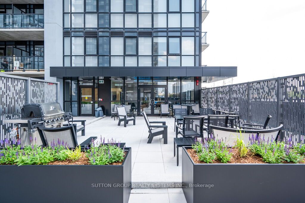 108 Garment St, #404