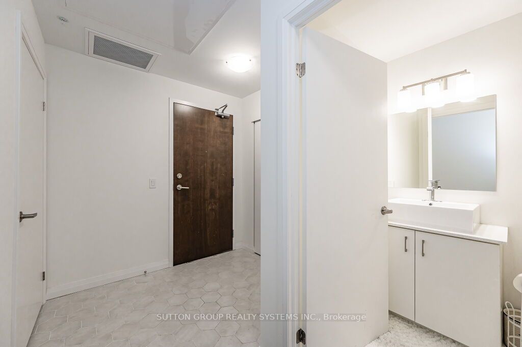108 Garment St, #404