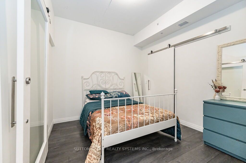 108 Garment St, #404