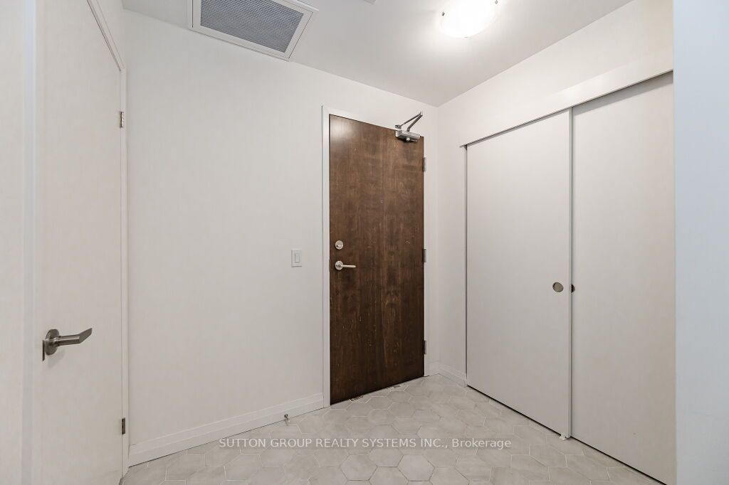 108 Garment St, #404