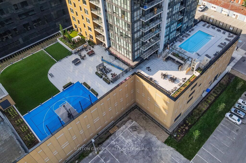 108 Garment St, #404