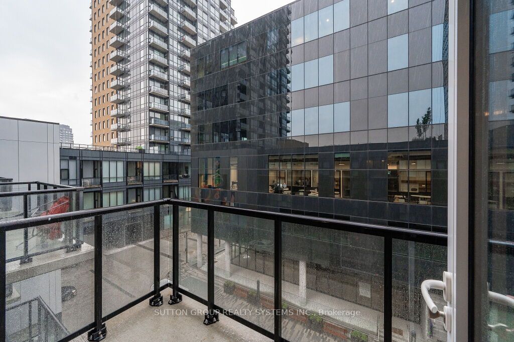 108 Garment St, #404