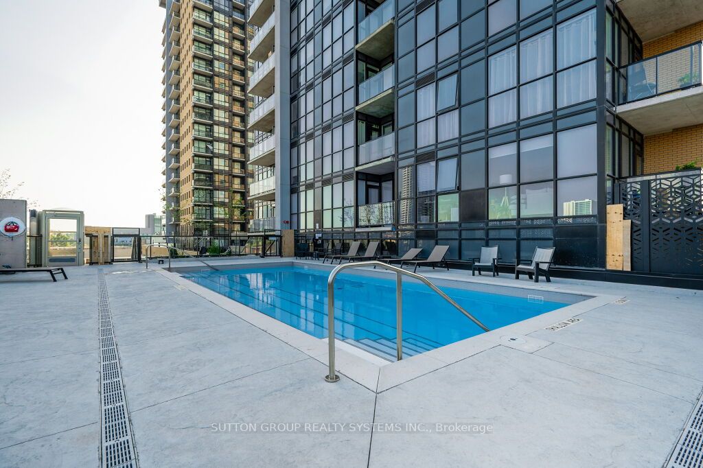 108 Garment St, #404