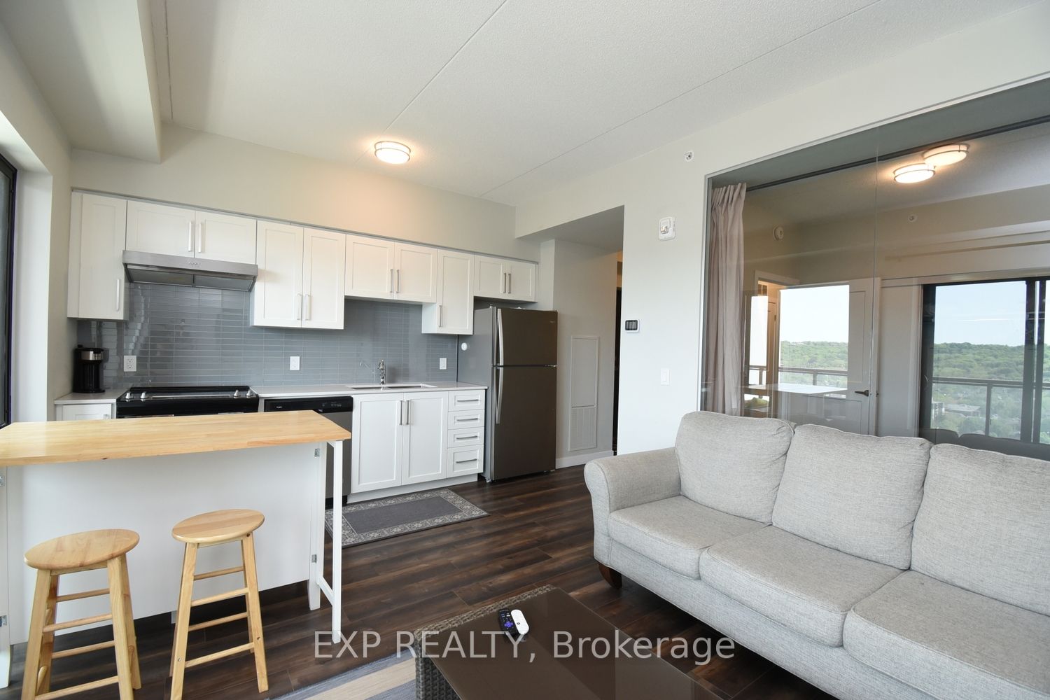 15 Queen St S, #1701