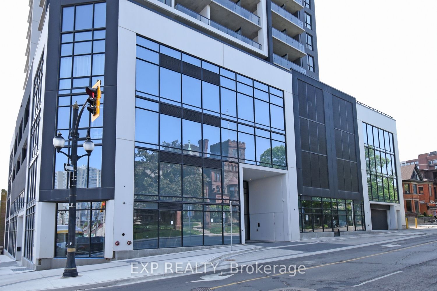 15 Queen St S, #1701