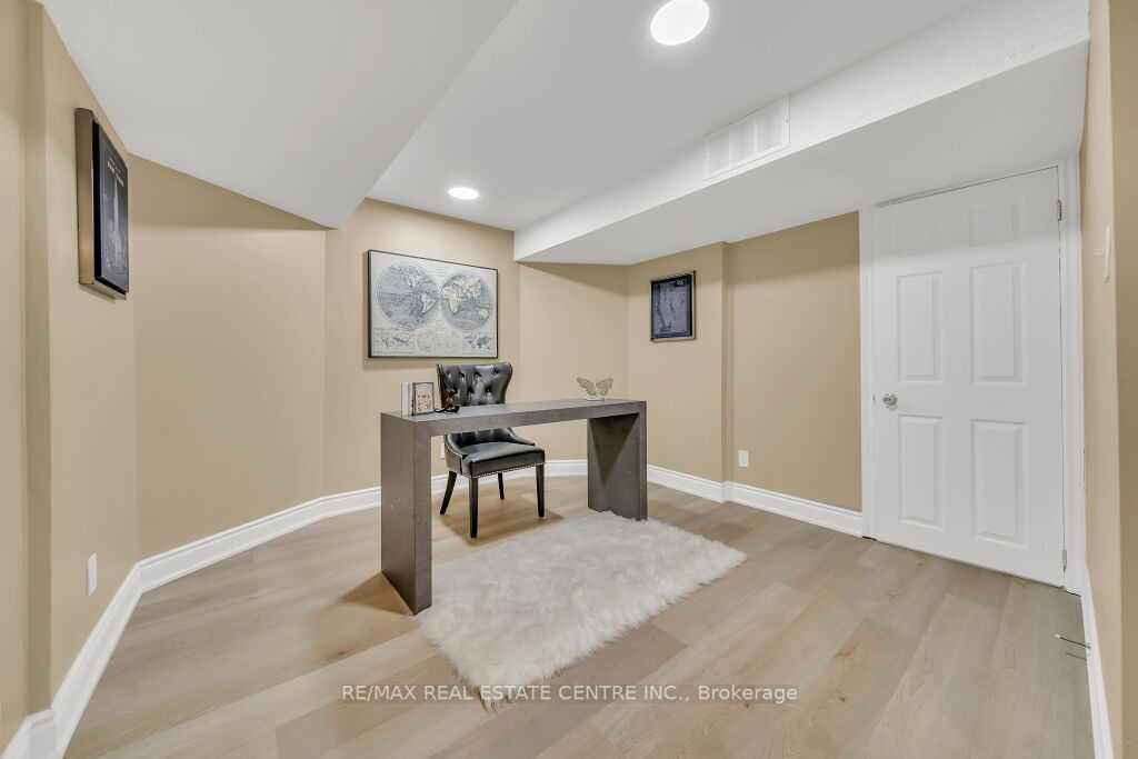 29 Kortright Road E