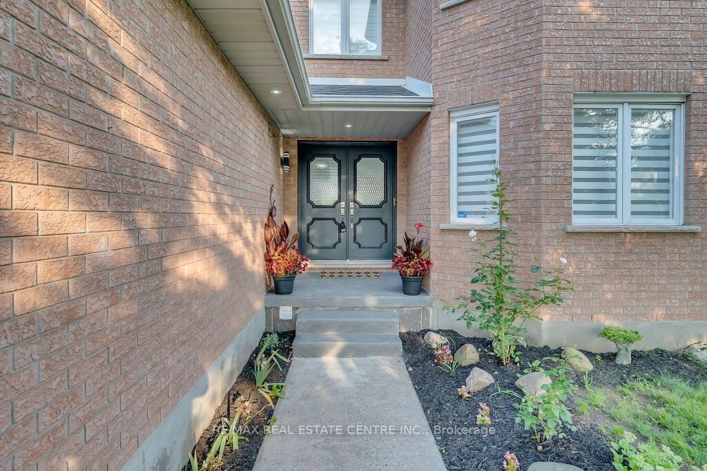 29 Kortright Road E
