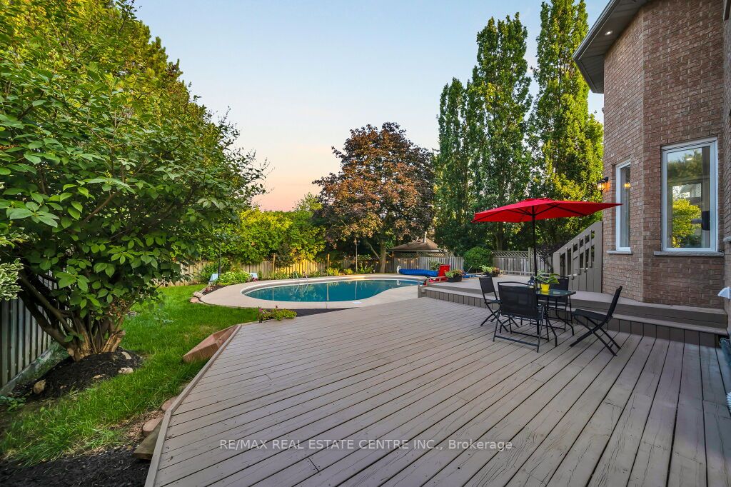 29 Kortright Road E