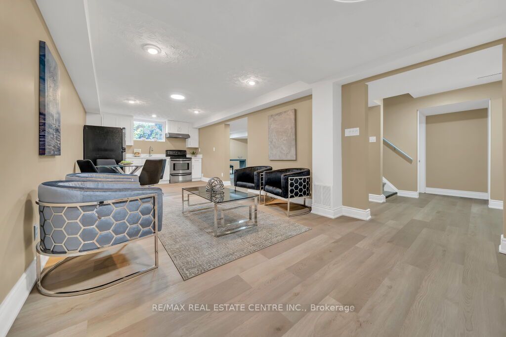 29 Kortright Road E
