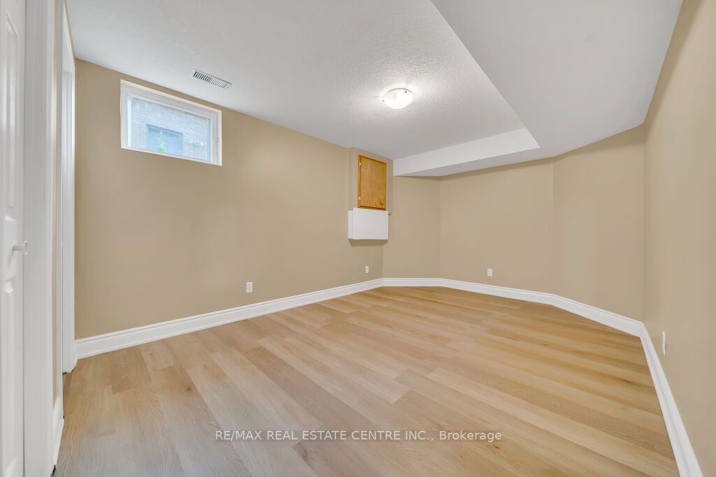 29 Kortright Road E