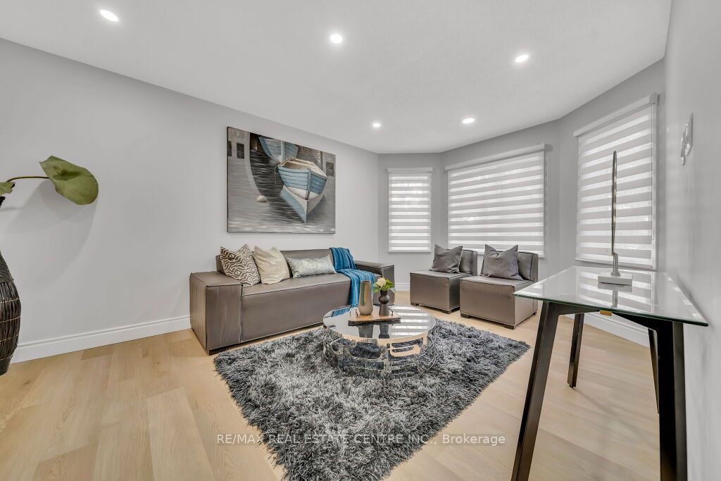 29 Kortright Road E