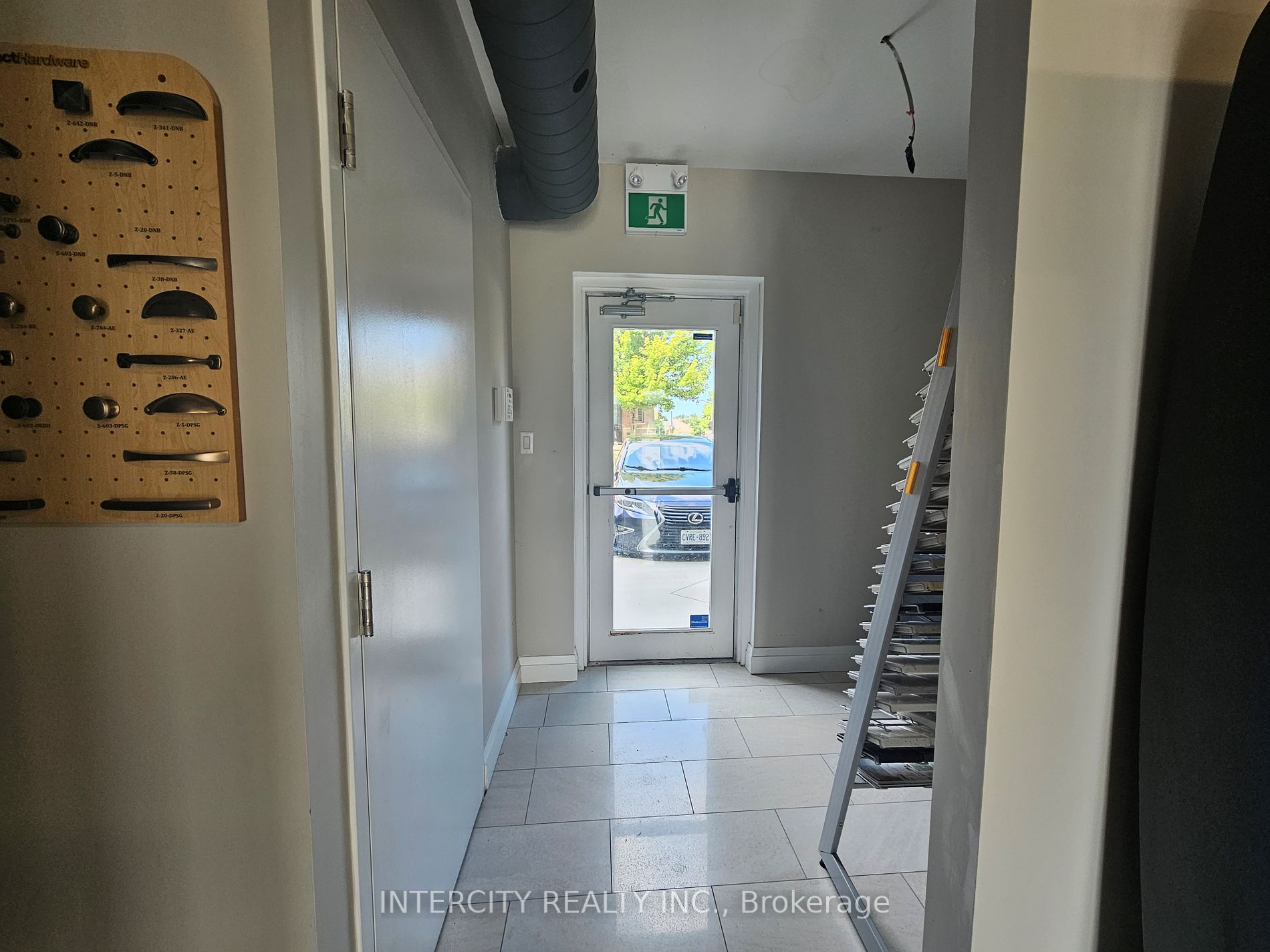 510 North Service Rd W