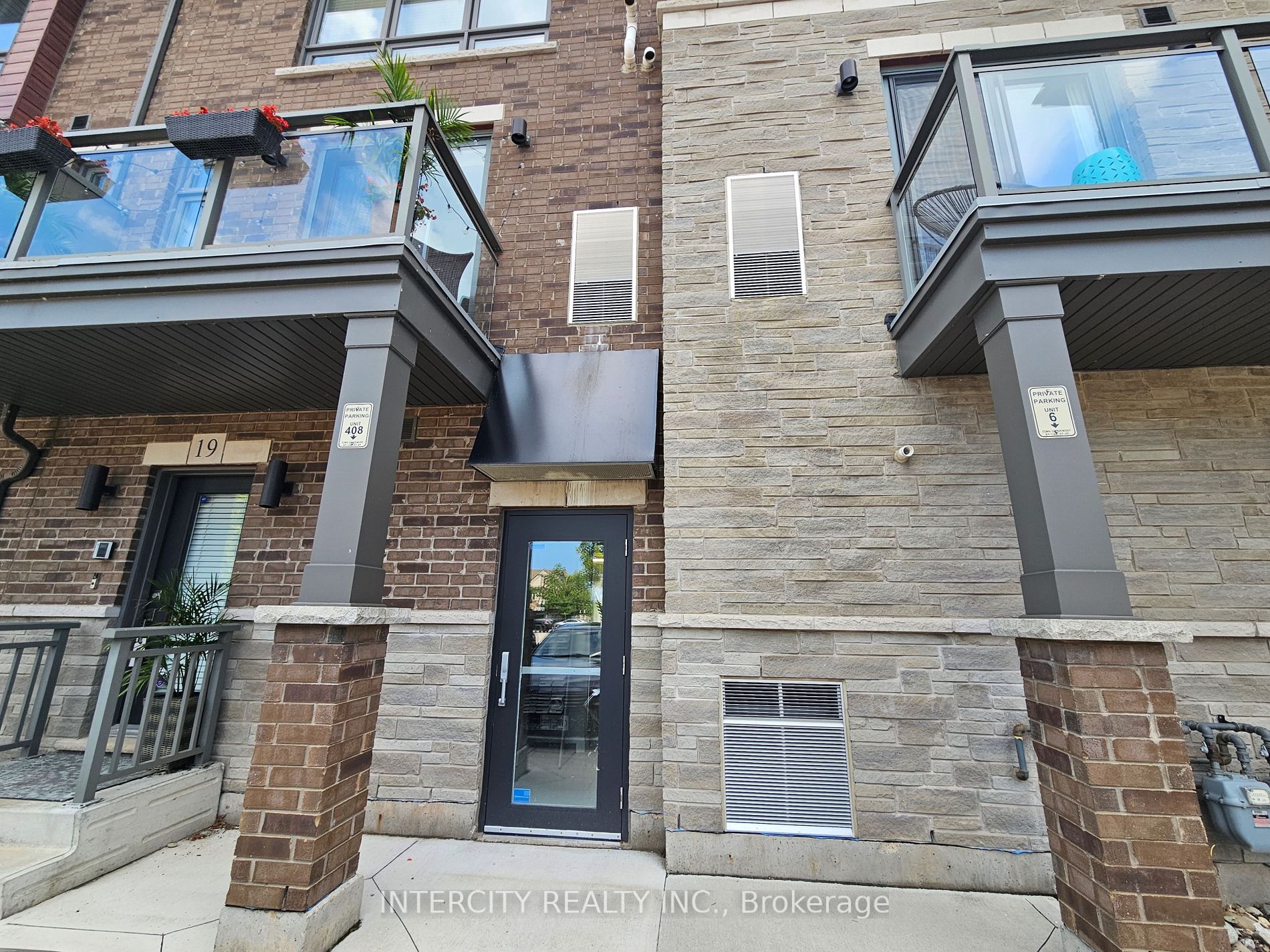 510 North Service Rd W