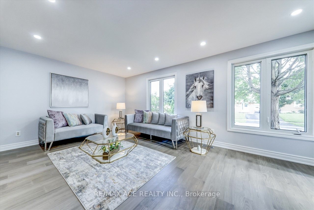 8 Ponderosa Crescent