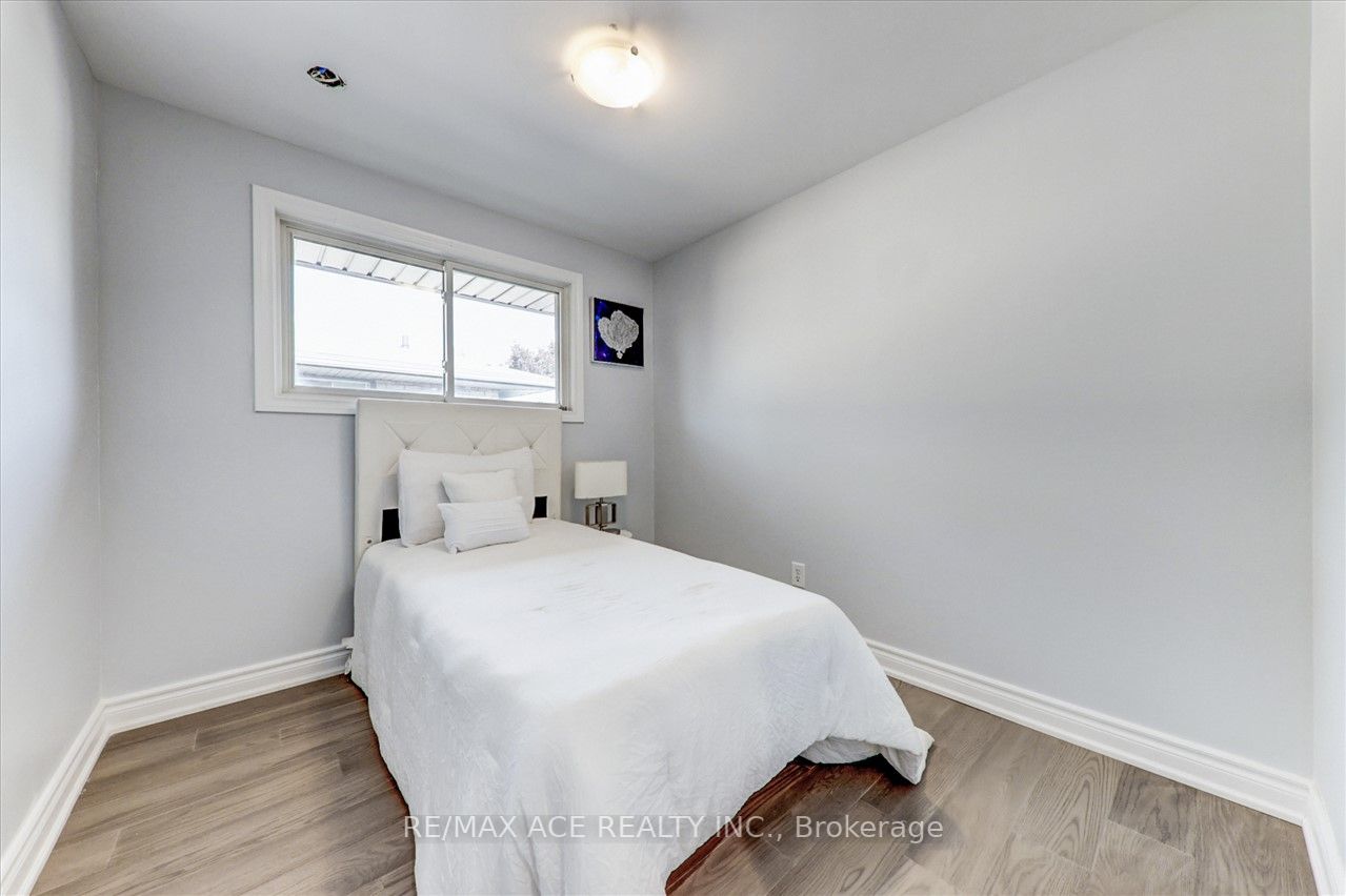 8 Ponderosa Crescent
