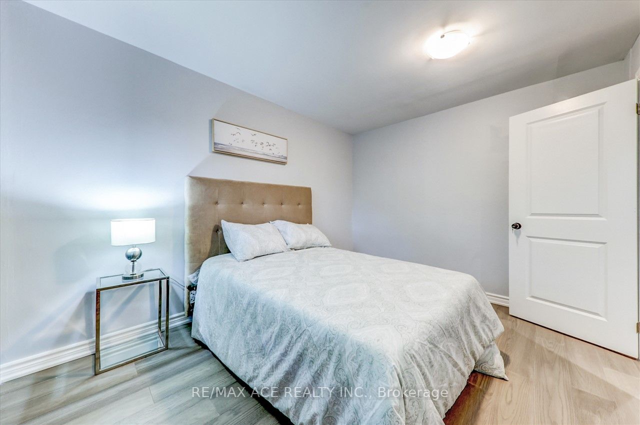 8 Ponderosa Crescent