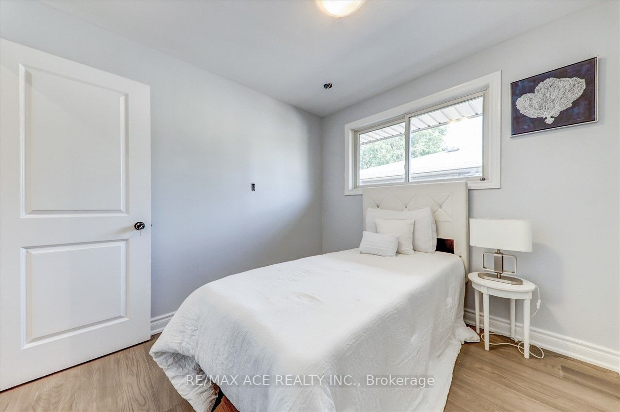 8 Ponderosa Crescent