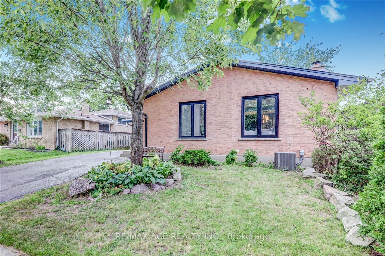 8 Ponderosa Crescent