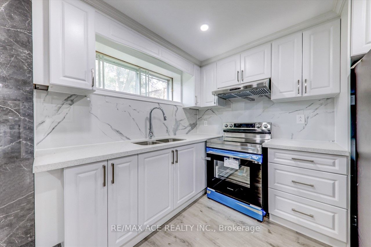 8 Ponderosa Crescent