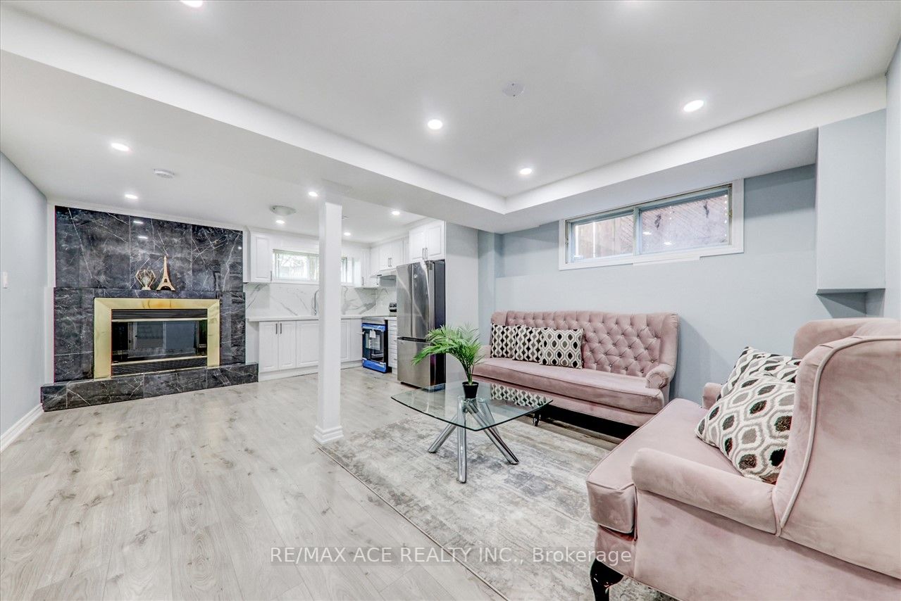 8 Ponderosa Crescent