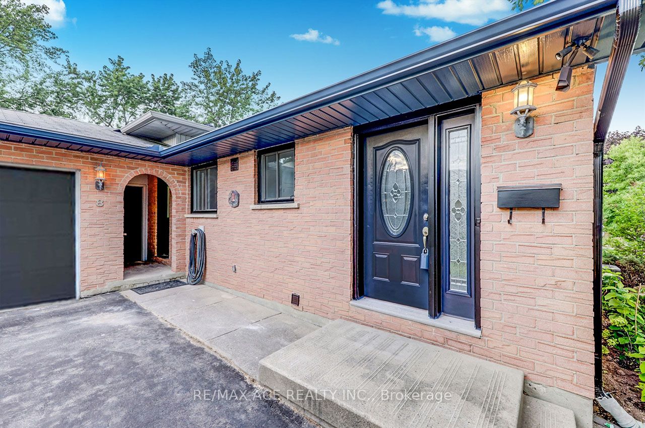 8 Ponderosa Crescent
