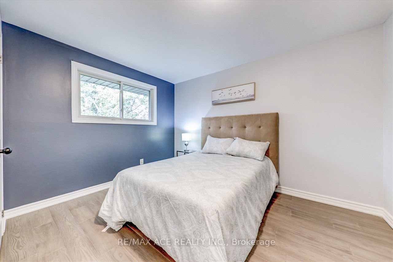 8 Ponderosa Crescent