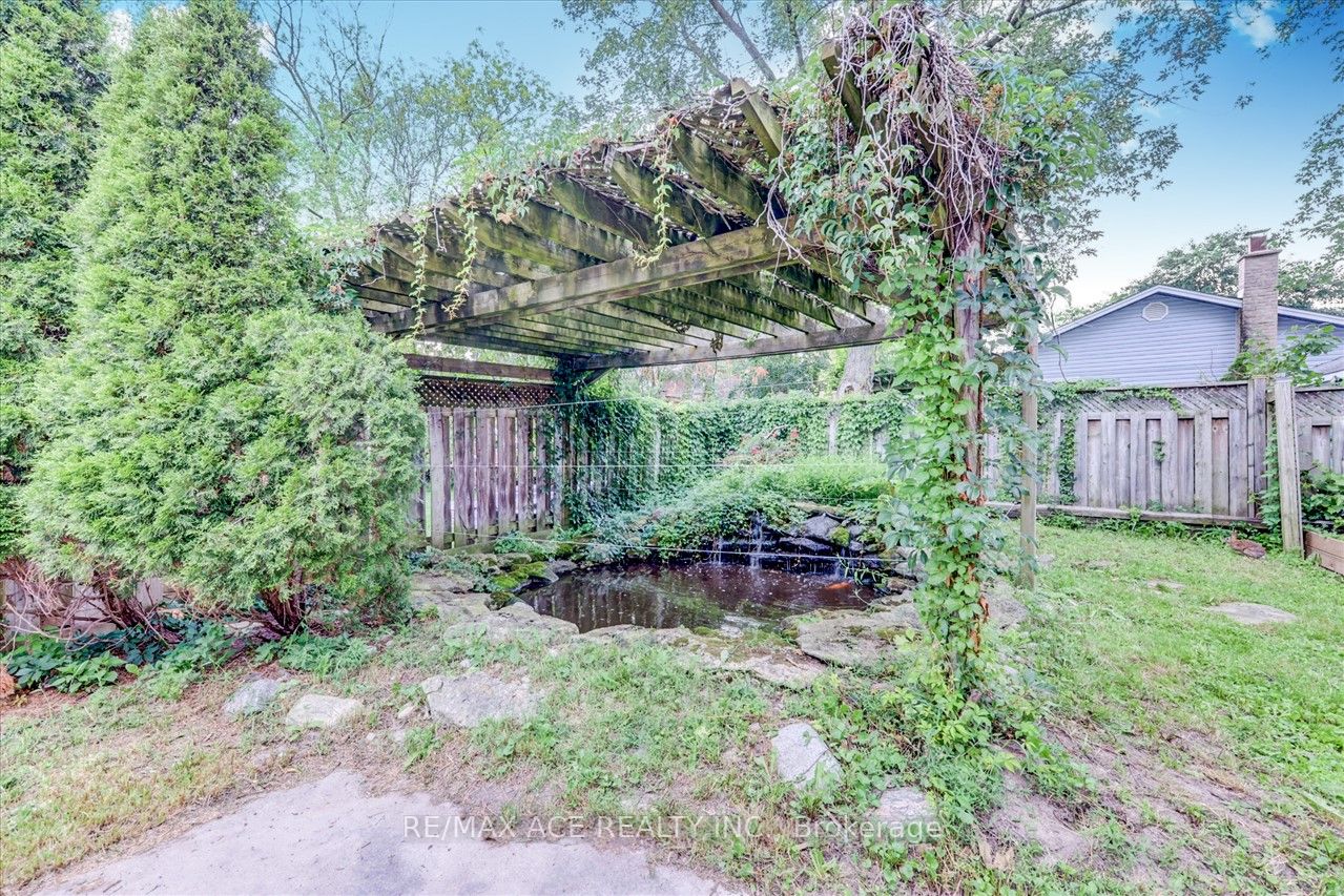 8 Ponderosa Crescent