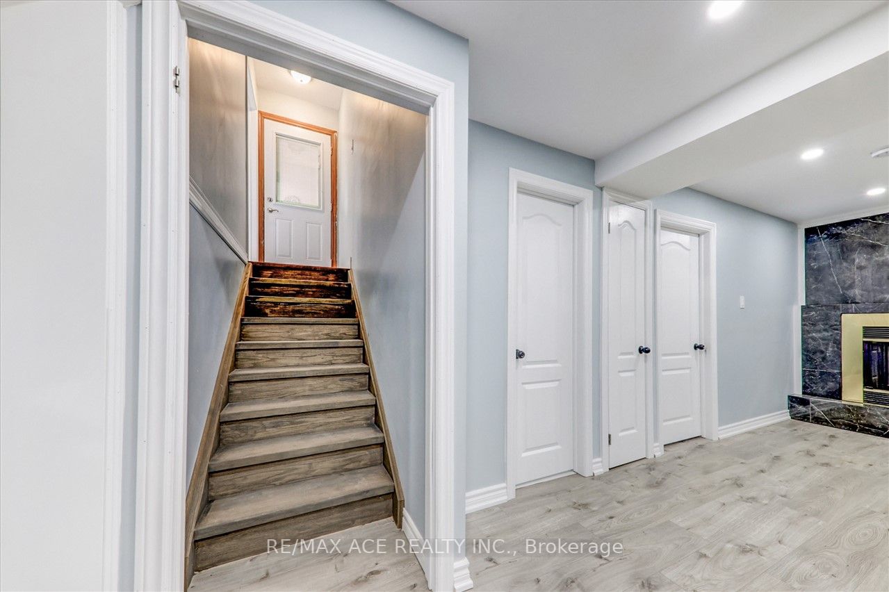 8 Ponderosa Crescent