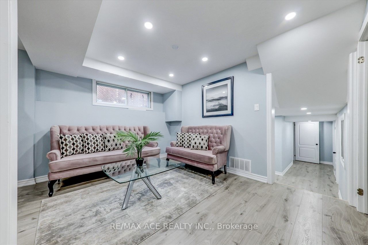 8 Ponderosa Crescent