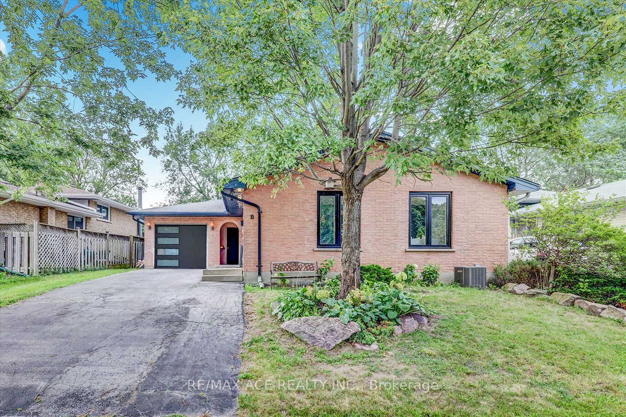 8 Ponderosa Crescent