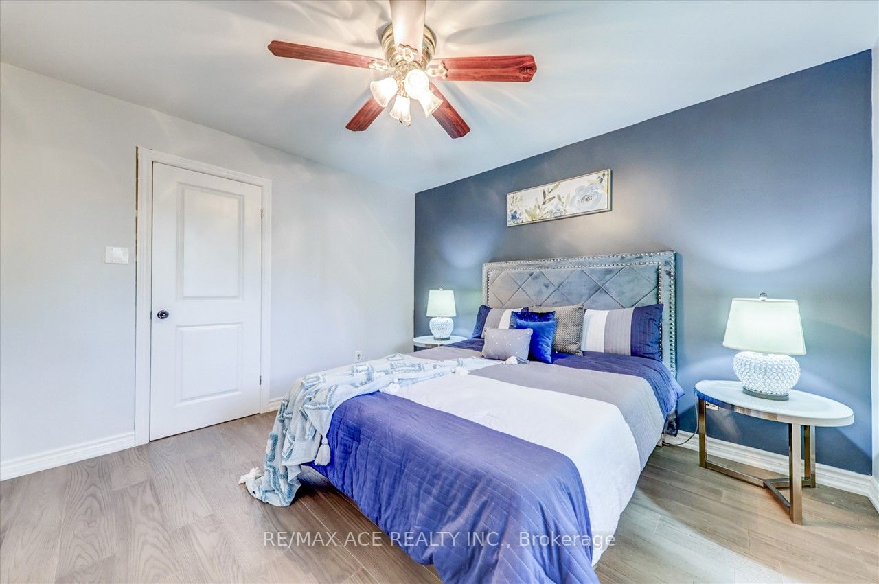 8 Ponderosa Crescent