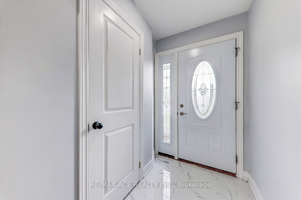 8 Ponderosa Crescent