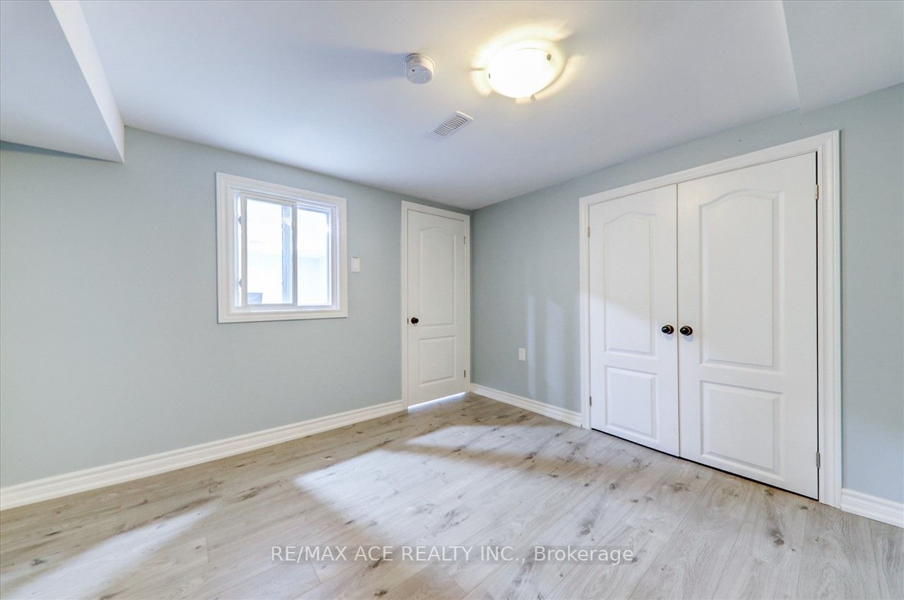 8 Ponderosa Crescent