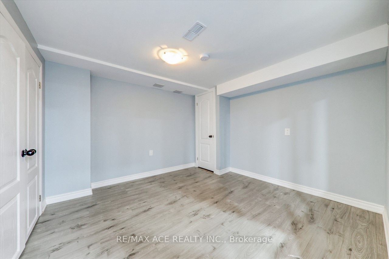 8 Ponderosa Crescent